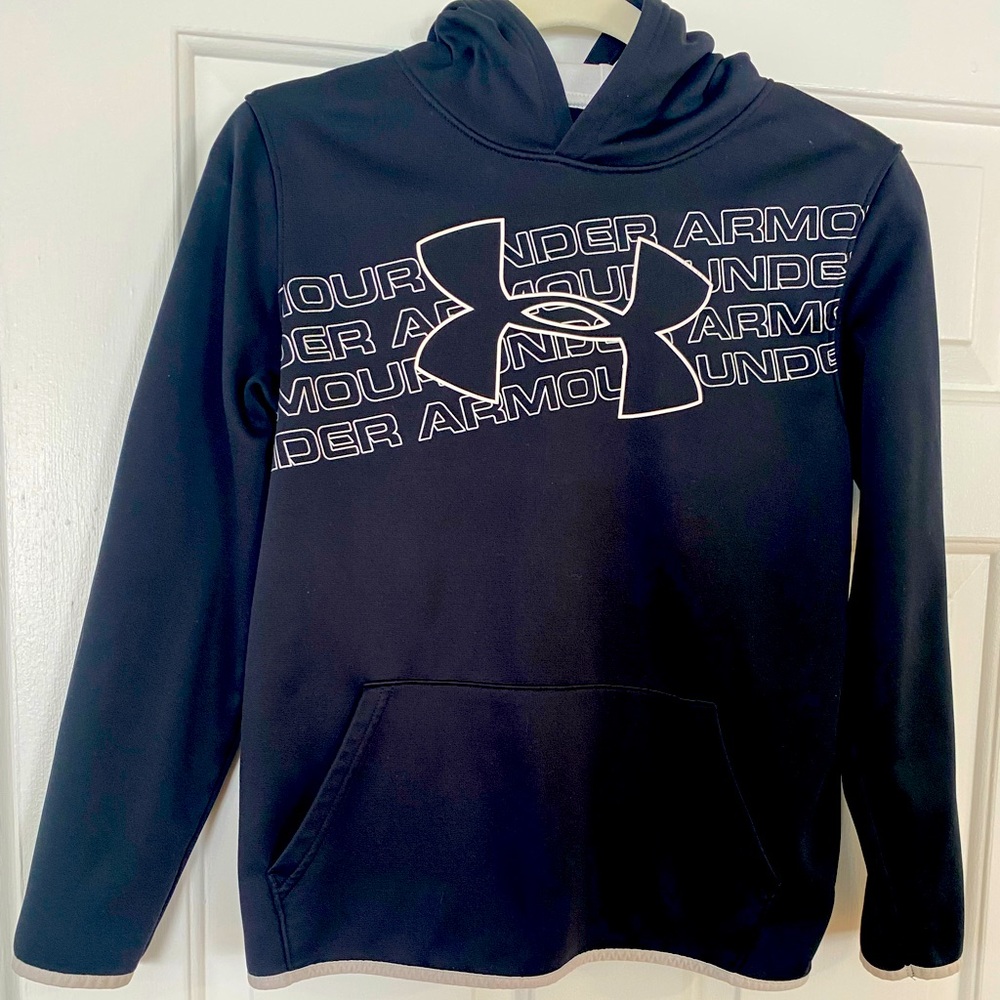 Youth X-Large Under Armour black pullover Hoodie.